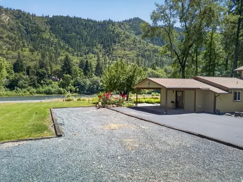 423 Fielder Lane Grants Pass OR 97526