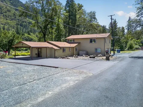 423 Fielder Lane Grants Pass OR 97526