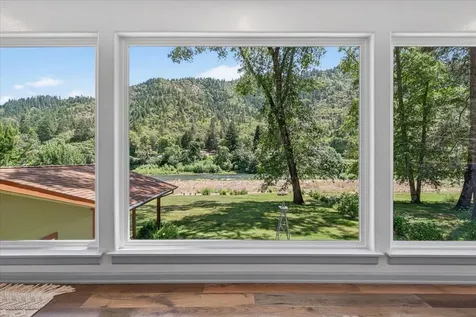 423 Fielder Lane Grants Pass OR 97526