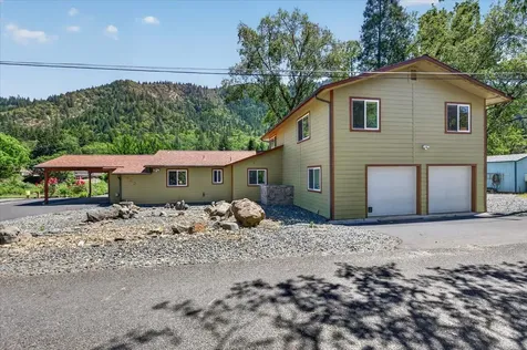 423 Fielder Lane Grants Pass OR 97526