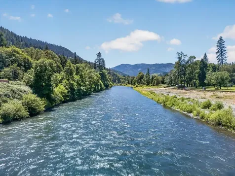 423 Fielder Lane Grants Pass OR 97526