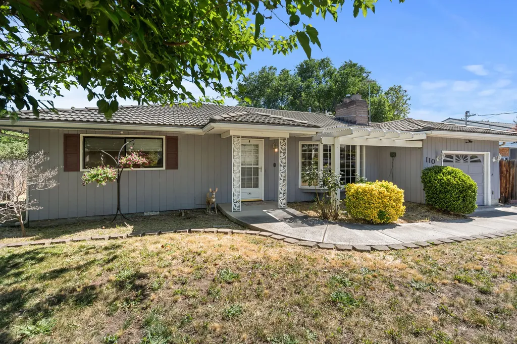 110 N 2nd Street Talent OR 97540