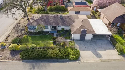 1502 NW Lawnridge Avenue Grants Pass OR 97526