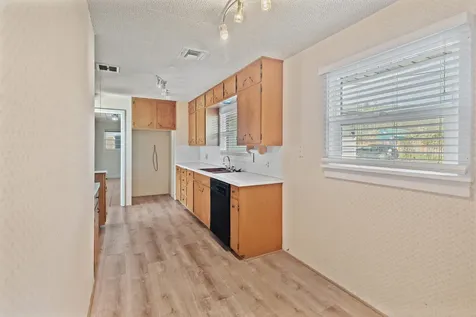 1502 NW Lawnridge Avenue Grants Pass OR 97526
