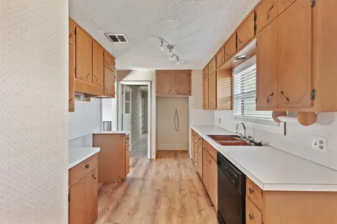 1502 NW Lawnridge Avenue Grants Pass OR 97526