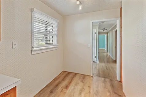 1502 NW Lawnridge Avenue Grants Pass OR 97526