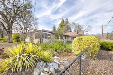 1502 NW Lawnridge Avenue Grants Pass OR 97526