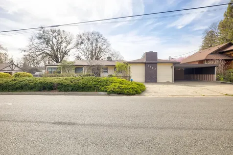 1502 NW Lawnridge Avenue Grants Pass OR 97526