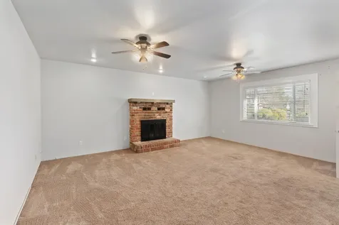 1502 NW Lawnridge Avenue Grants Pass OR 97526