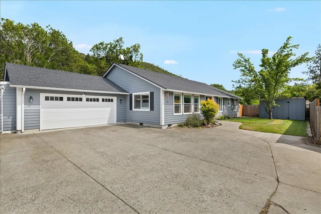 20 Penny Court Shady Cove OR 97539