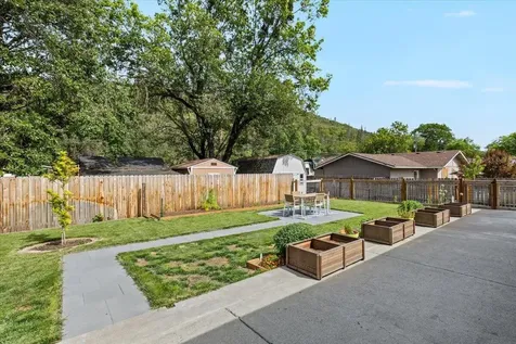 20 Penny Court Shady Cove OR 97539