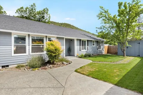 20 Penny Court Shady Cove OR 97539