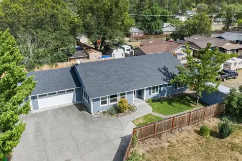 20 Penny Court Shady Cove OR 97539