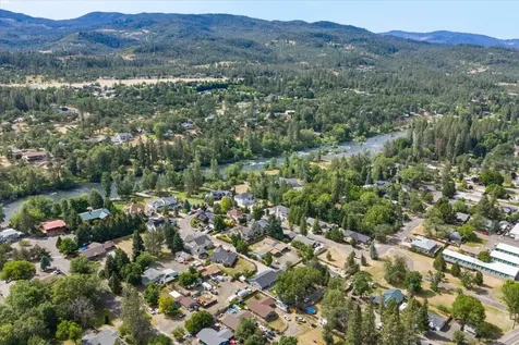 20 Penny Court Shady Cove OR 97539