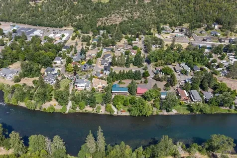 20 Penny Court Shady Cove OR 97539