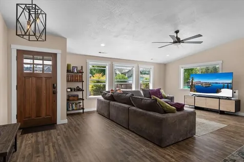 20 Penny Court Shady Cove OR 97539