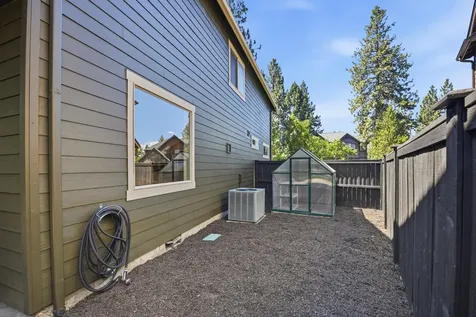 60320 Sage Stone Loop Bend OR 97702