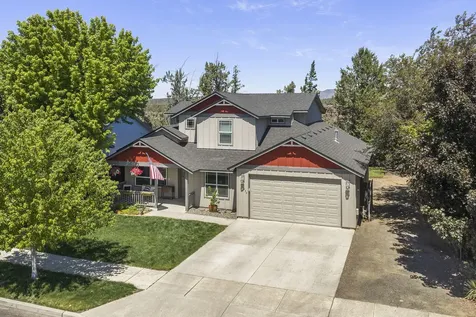 2958 NW 19th Street Redmond OR 97756