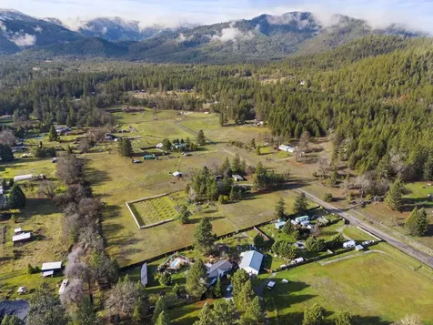 1190 Cedar Flat Road Williams OR 97544