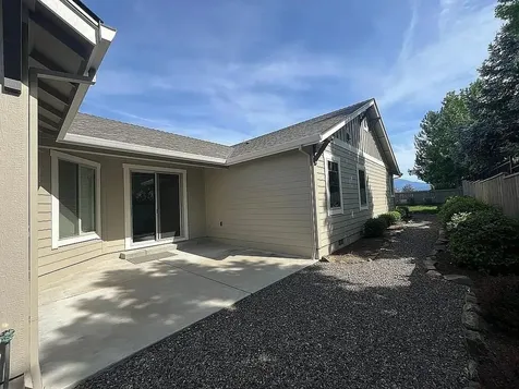 3752 Sunleaf Avenue Medford OR 97504