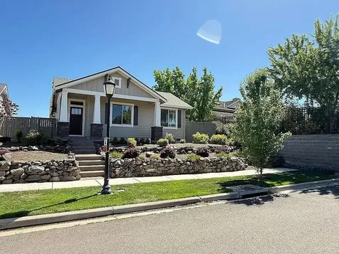 3752 Sunleaf Avenue Medford OR 97504