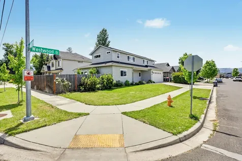 2201 Westwood Drive Medford OR 97501