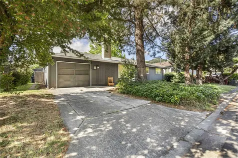 374 Cambridge Street Ashland OR 97520