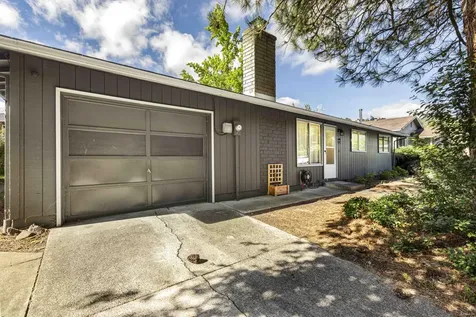 374 Cambridge Street Ashland OR 97520