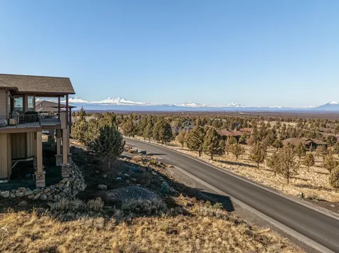 904 Highland View Loop Redmond OR 97756