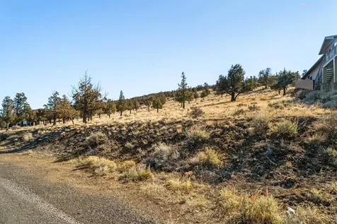 904 Highland View Loop Redmond OR 97756