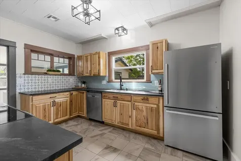 579 Franquette Street Medford OR 97501