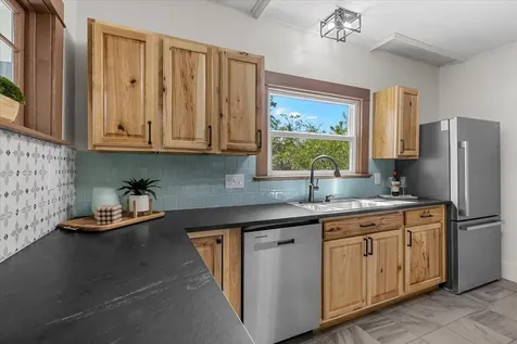 579 Franquette Street Medford OR 97501