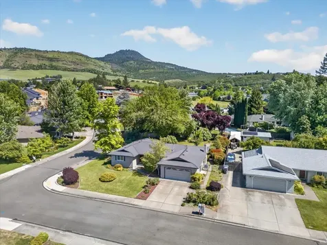 2892 Banner Court Medford OR 97504