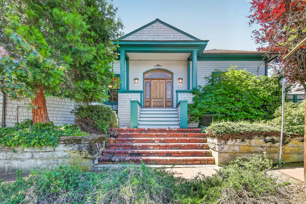 19 Gresham Street Ashland OR 97520