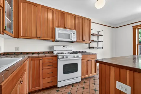 19 Gresham Street Ashland OR 97520