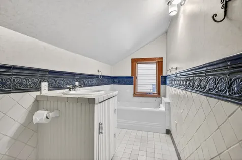 19 Gresham Street Ashland OR 97520