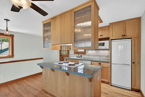 19 Gresham Street Ashland OR 97520