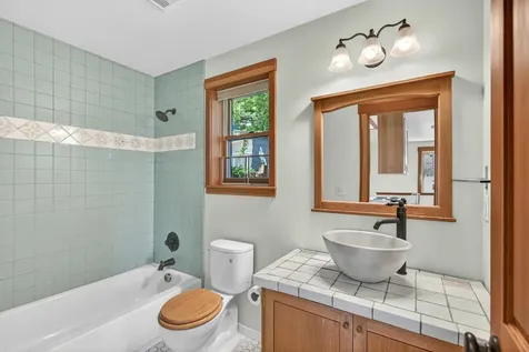 19 Gresham Street Ashland OR 97520