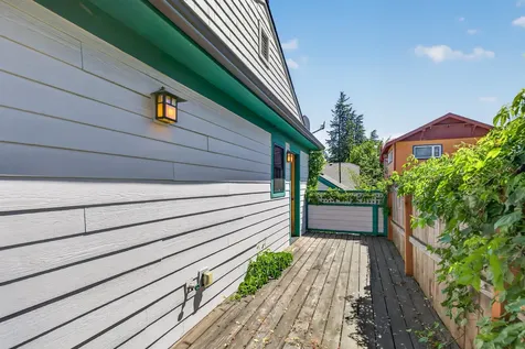 19 Gresham Street Ashland OR 97520