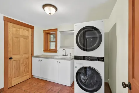19 Gresham Street Ashland OR 97520