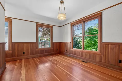 19 Gresham Street Ashland OR 97520
