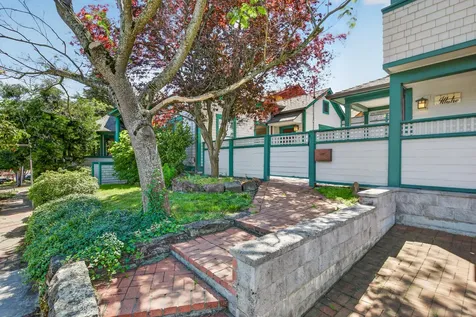 19 Gresham Street Ashland OR 97520