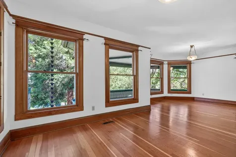 19 Gresham Street Ashland OR 97520