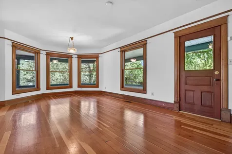 19 Gresham Street Ashland OR 97520
