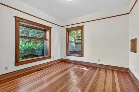 19 Gresham Street Ashland OR 97520