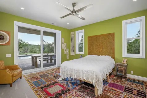 1884 S Obenchain Road Eagle Point OR 97524