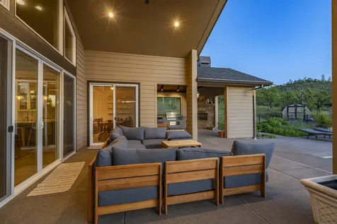 1884 S Obenchain Road Eagle Point OR 97524