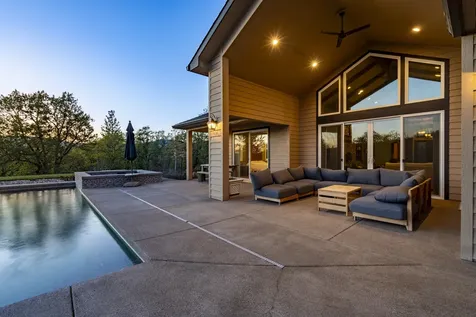 1884 S Obenchain Road Eagle Point OR 97524