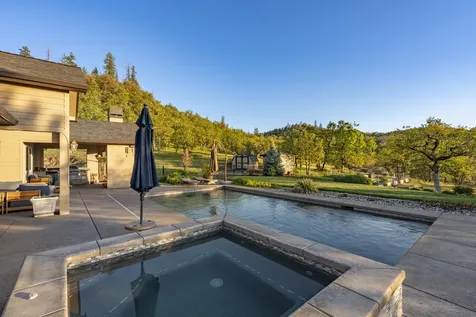 1884 S Obenchain Road Eagle Point OR 97524