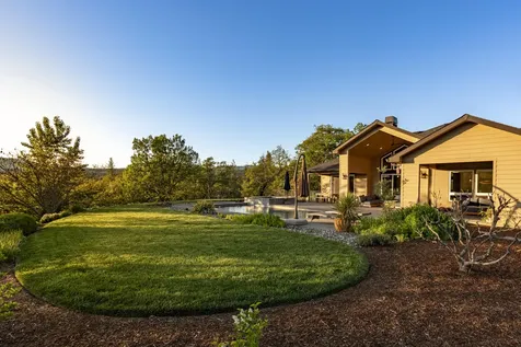 1884 S Obenchain Road Eagle Point OR 97524